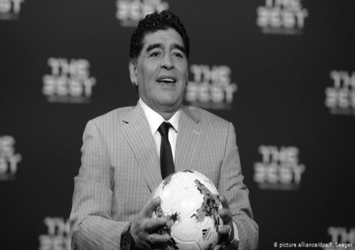 وفاة أسطورة كرة القدم الأرجنتيني "دييغو مارادونا"