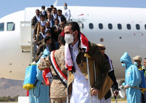 "الحوثي" يطالب بمشاركة الرياض وأبوظبي في مفاوضات الأسرى