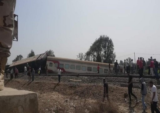 مصر.. وفاة 16 وإصابة العشرات في حادث خروج قطار عن القضبان شمال القاهرة