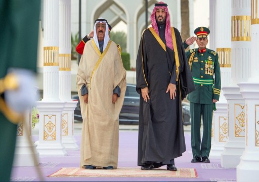 أمير الكويت يجري مباحثات مع قادة السعودية في أول زيارة خارجية منذ توليه الحكم