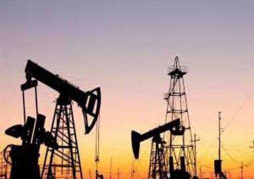 أسعار النفط تتحرك في نطاق ضيق وتتجه لتسجيل خسارة أسبوعية