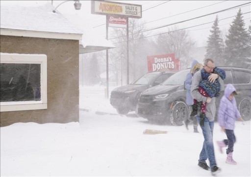 أكثر من 30 قتيلا حصيلة ضحايا العاصفة الثلجية بالولايات المتحدة