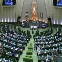 60 نائباً إيرانياً يدعون روحاني للرد على ما يصفونه "العداء الإماراتي"