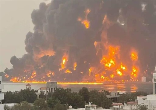 إعلام يمني: أبوظبي كانت على علم مسبق بالضربات الإسرائيلية على الحديدة