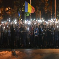تظاهر الآلاف في رومانيا احتجاجا على الفساد لليوم الثاني