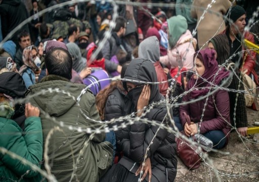 الاتحاد الأوروبي يعرض أموالا لاحتواء أزمة الهجرة وسط خلاف حول تركيا