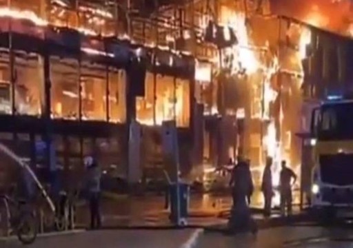 "مدني عجمان" يتمكن من إخماد حريق في محلات "سيتي فلاش" بالجرف