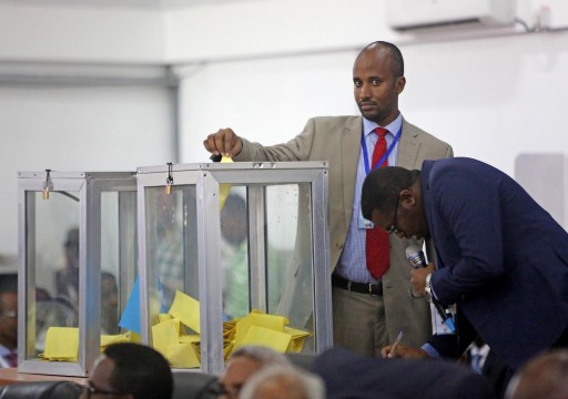 الصومال يتهم "قوى خارجية" بعرقلة مسار الانتخابات