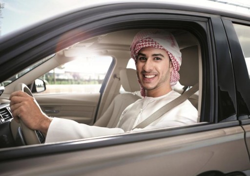 طالب في جامعة أبوظبي يبتكر جهازا يمنع سرعة المركبة إذا لم يربط السائق حزام الأمان