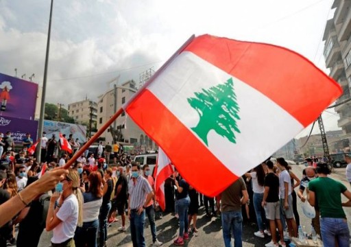 لبنان.. استقالة 4 وزراء وسط فرحة المتظاهرين واستمرار الاحتجاجات