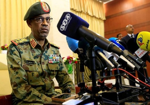 وزير الدفاع السوداني يعلن اعتقال البشير وتعطيل الدستور.. والمعارضة ترفض