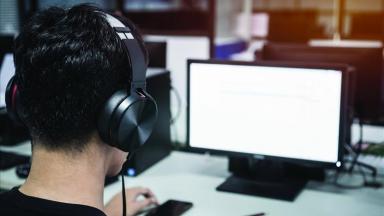 الإمارات تفعّل التعليم عن بُعد للمدارس والجامعات