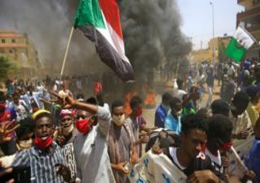 مئات الآلاف يتظاهرون في السودان من أجل "تصحيح مسار الثورة"