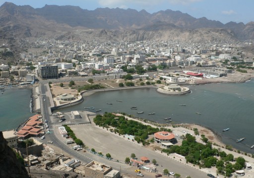 اليمن.. الحكومة توجه البنوك في مناطق الحوثيين بنقل إدارة عملياتها إلى "عدن"
