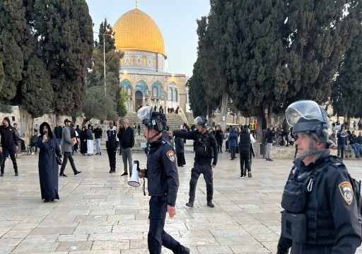 مئات المستوطنين اليهود يقتحمون المسجد الأقصى بحماية شرطة الاحتلال