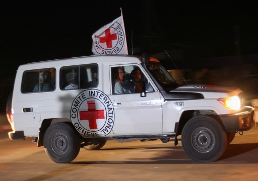 "القسام" تسلم الصليب الأحمر 13 أسيرا إسرائيليا وآخر يحمل الجنسية الروسية وثلاثة أجانب