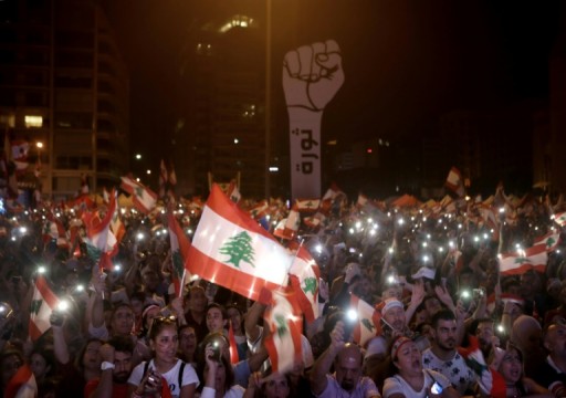 قتيل بعد تجدد احتجاجات غاضبة وقطع طرق رئيسية في لبنان