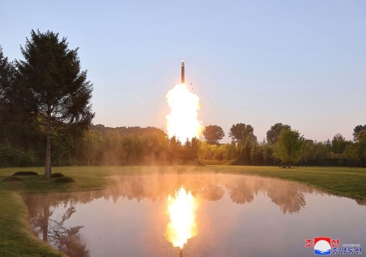 كوريا الشمالية تعلن نجاح تجربة لتطوير صاروخ متعدد الرؤوس الحربية