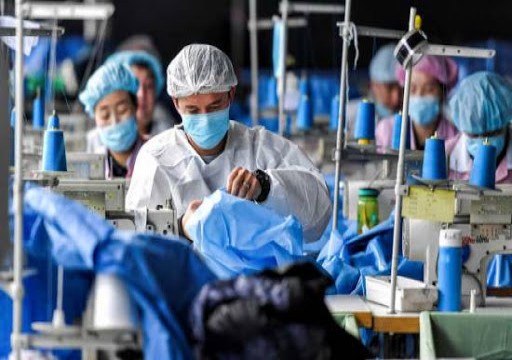 صحيفة أمريكية: الصين تجبر الأويغور على تصنيع كمامات كورونا