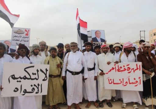 قيادي يمني يصف أبوظبي والسعودية والمجلس الانتقالي بـ"مثلث الشر"