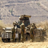دبابات إسرائيلية تقصف مواقع لـ"حزب الله" بسوريا