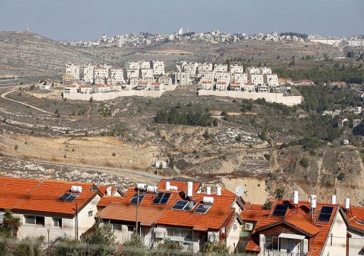 الاحتلال الإسرائيلي يبدأ إخلاء بؤرة استيطانية "غير قانونية" في الضفة الغربية
