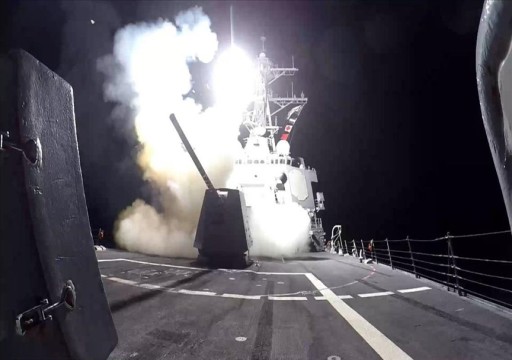 الجيش الأمريكي: الحوثيون أطلقوا صواريخ بعضها أصابت سفينة يونانية وتم تدمير 5 مسيرات
