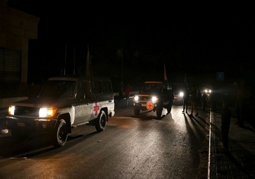 القسام تسلم الدفعة الرابعة من المحتجزين الإسرائيليين إلى الصليب الأحمر