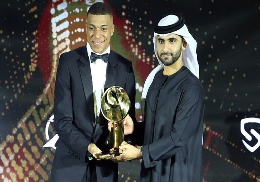 مبابي يتوج بجائزة "جلوب سوكر دبي" لأفضل لاعب في العالم