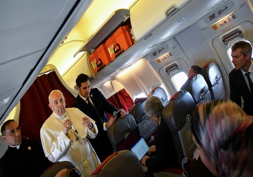 بابا الفاتيكان ينتقد تصدير الأسلحة لحرب اليمن