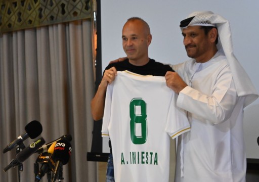 "الدوري الإماراتي يحتاج لتطوير".. إنييستا يؤكد مواجهة صعوبات في الإمارات