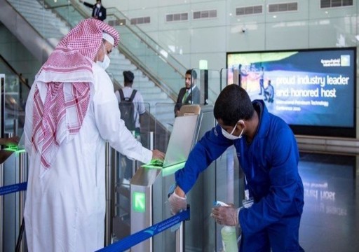 السعوديون المغادرون إلى الإمارات يواجهون منعا من السفر لثلاث سنوات
