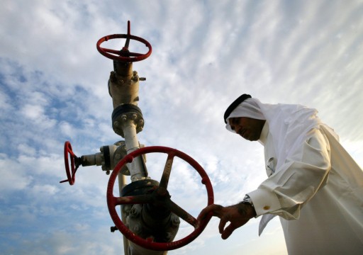 رويترز: الإمارات وقطر والكويت تستطيع تحمل انخفاض أسعار النفط
