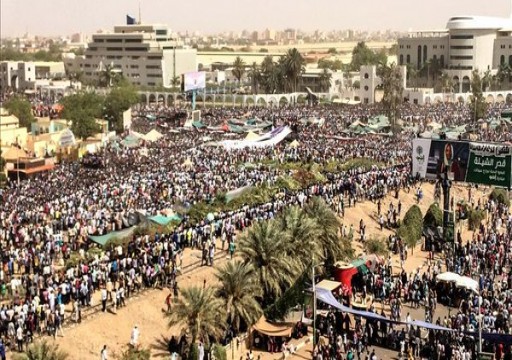 المجلس العسكري بالسودان يقول إن ميدان الاعتصام أصبح خطراً على البلد