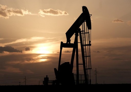 أسعار النفط ترتفع بسبب تراجع المخزونات الأمريكية