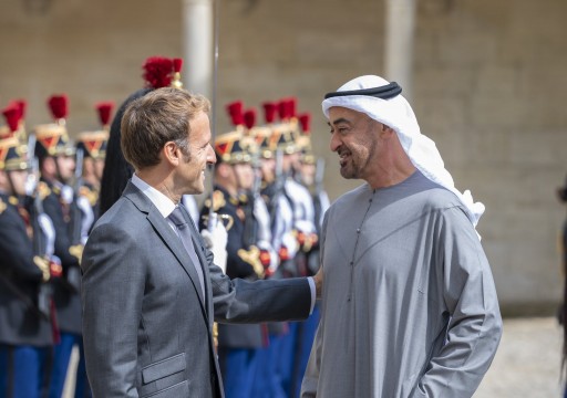 محمد بن زايد يبحث مع الرئيس الفرنسي مستجدات الأوضاع بالمنطقة