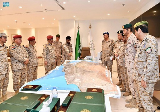 مع فشل تمديد الهدنة.. وزير الدفاع اليمني يبحث في السعودية خططا عسكرية مستقبلية