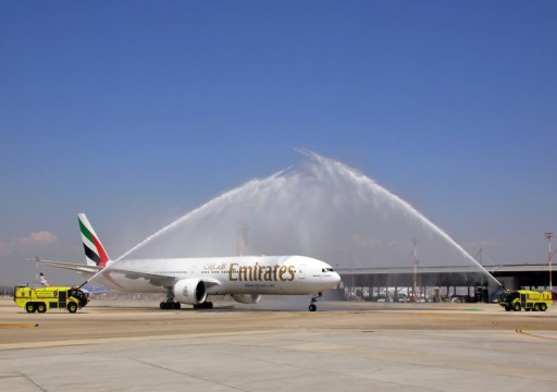 على متنها سفير أبوظبي لدى الاحتلال.. هبوط أول رحلة لطيران الإمارات في "تل أبيب"