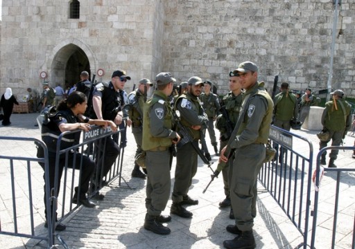 شرطة الاحتلال تمنع متطرفين يهوداً من الوصول لباب العمود في القدس المحتلة