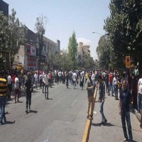 متظاهرون إيرانيون يهاجمون حوزة علمية قرب طهران