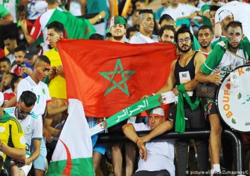 بعيدا عن السياسة.. مغاربة يشاركون الجزائريين فرحة التأهل بأمم أفريقيا