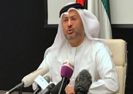 قرقاش: الإمارات حريصة على السلم وحماية الملاحة
