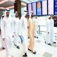 محمد بن راشد يتفقد مطار دبي ويشدد على حفظ كرامة الإنسان