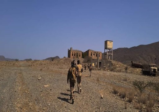 الجيش اليمني يطبق الحصار على مدينة "حرض" الاستراتيجية على الحدود السعودية