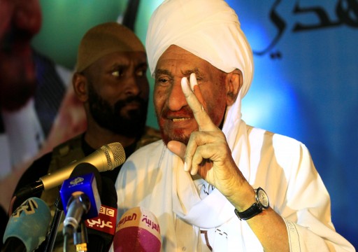 الصادق المهدي يحذر من انقلاب داخلي في السودان