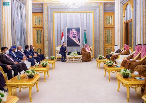 العاهل السعودي يستقبل مجلس الرئاسة اليمني بعد أيام من عودتهم لبلادهم