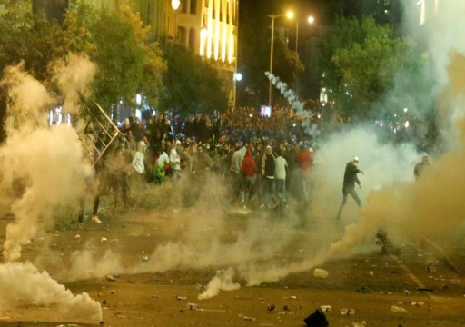 هدوء حذر في بيروت عقب مواجهات بين الأمن ومحتجين قرب البرلمان