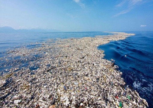 دراسة: نفايات البلاستيك بالمحيطات تعادل وزن 3 ملايين حوت أزرق
