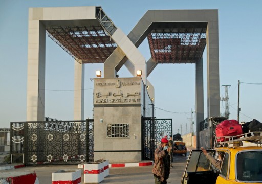 مصر تفتح معبر رفح الحدودي مع غزة وترسل سيارات إسعاف