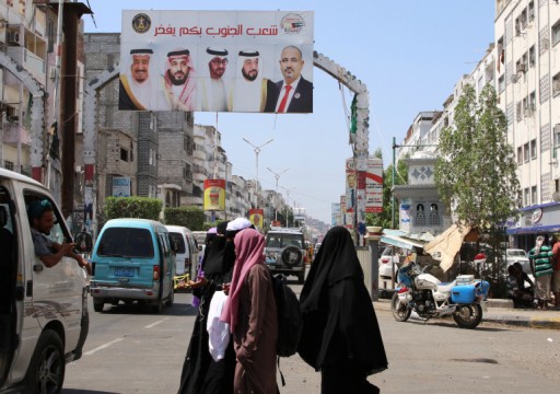 مسؤول يمني يتهم أبوظبي بالسيطرة على كامل سقطرى ويتحدث عن أهدافها